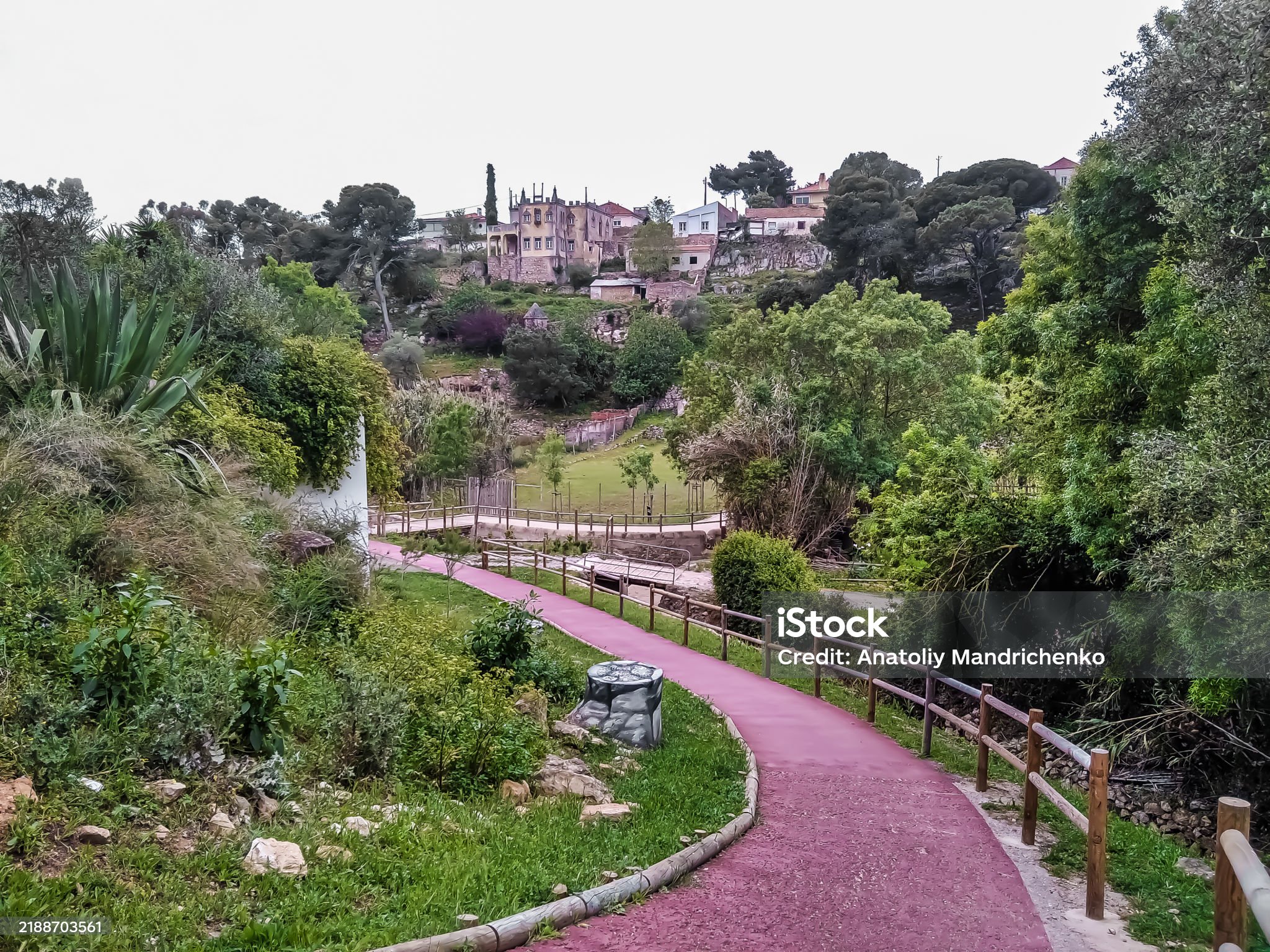 Camins i terrasses del jardí